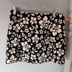 Wild Fable Black White Floral Hawaiian Print Mini Split Hem Stretch Skirt